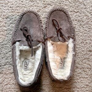Like new ugg moccasins